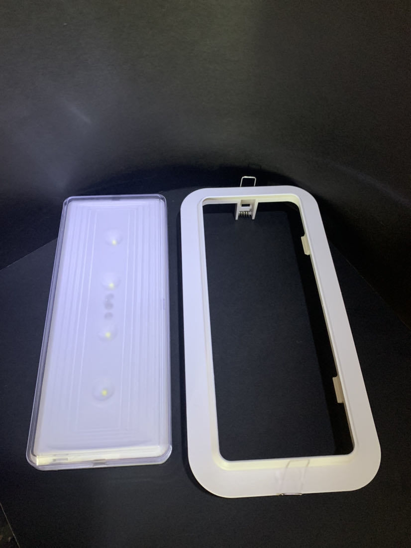 إضاءة الطوارئ للبطارية